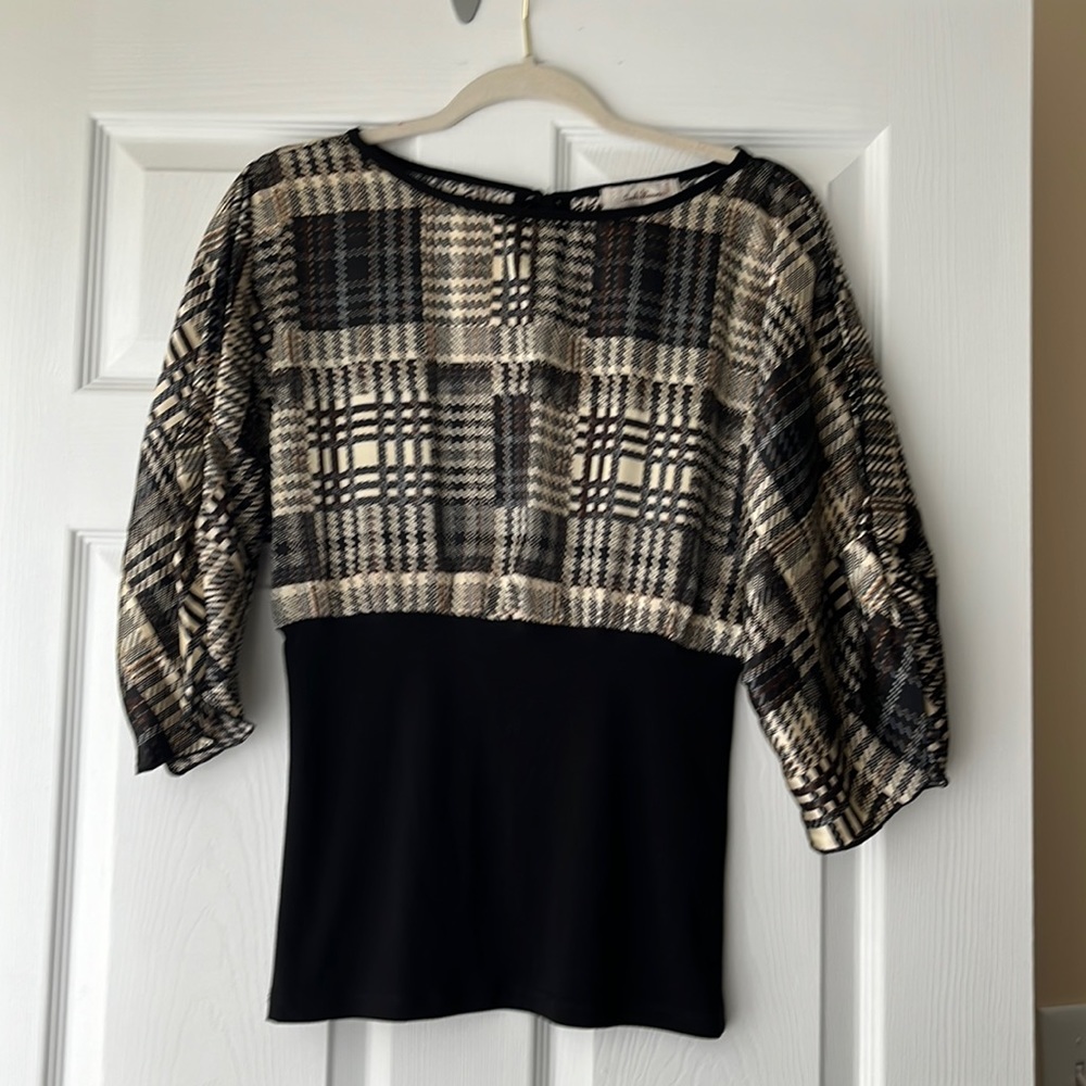 - Blouse
